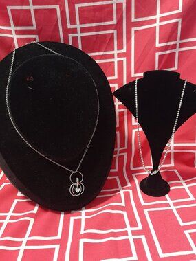 Lot Of 2 Elegant Vintage Necklaces LBVYR Yves Rocher Silver Tone / Tennis Style